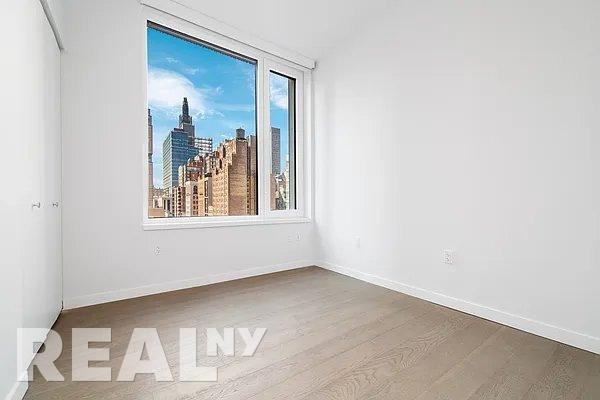 E 23rd St #6A - Photo 4 of 9