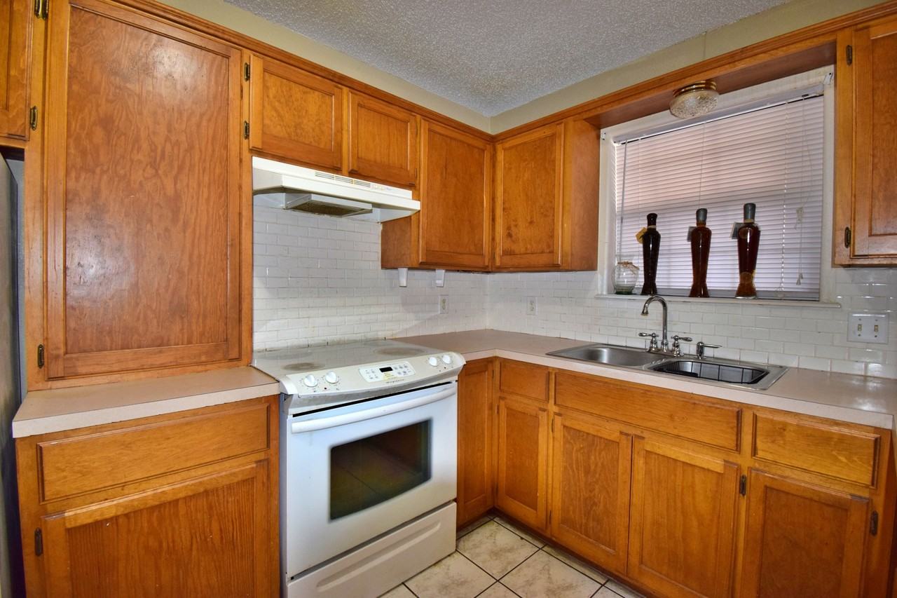 2210 Elisa Lane - Photo 4 of 50