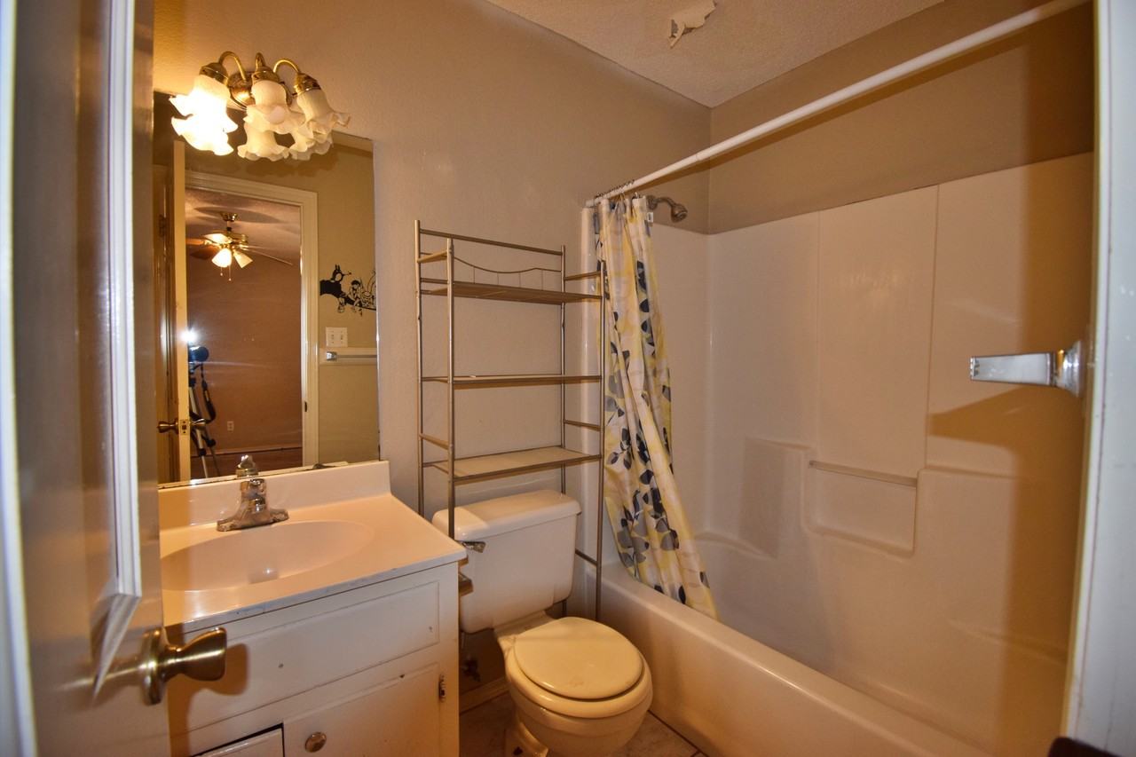 2210 Elisa Lane - Photo 7 of 50