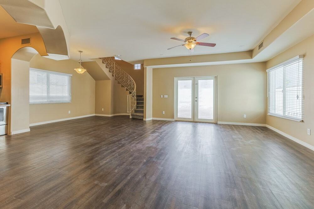 1022 N Henry Dr - Photo 4 of 17