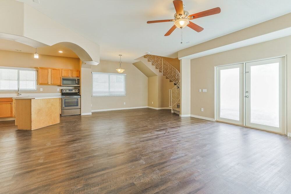 1022 N Henry Dr - Photo 5 of 17