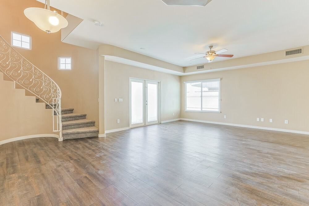 1022 N Henry Dr - Photo 6 of 17