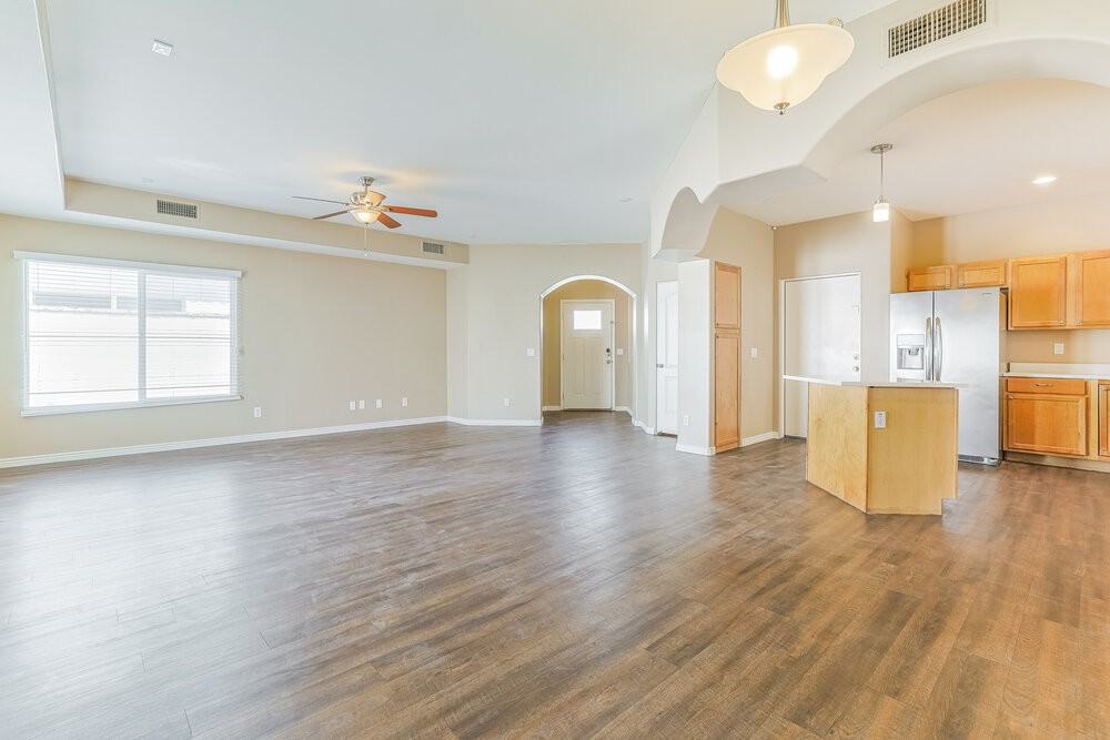 1022 N Henry Dr - Photo 7 of 17