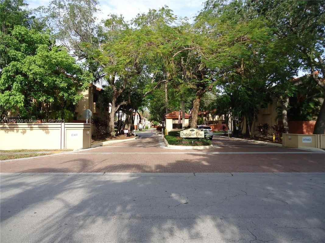 10152 Sw 77th Ct - Photo 2 of 3