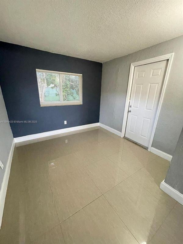 2720 Nw 2nd St ##0 - Photo 3 of 3