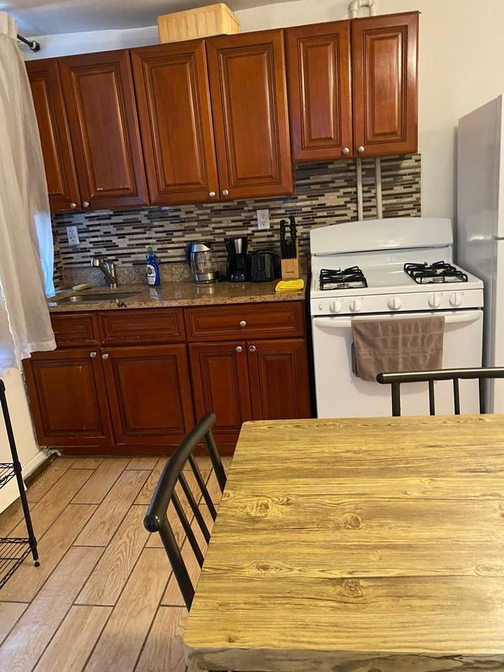 708 E 44th St #1039013P - Photo 4 of 10