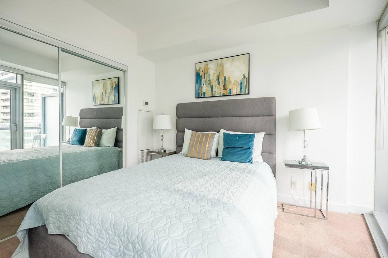 3 Bremner Blvd #1037034P - Photo 4 of 24