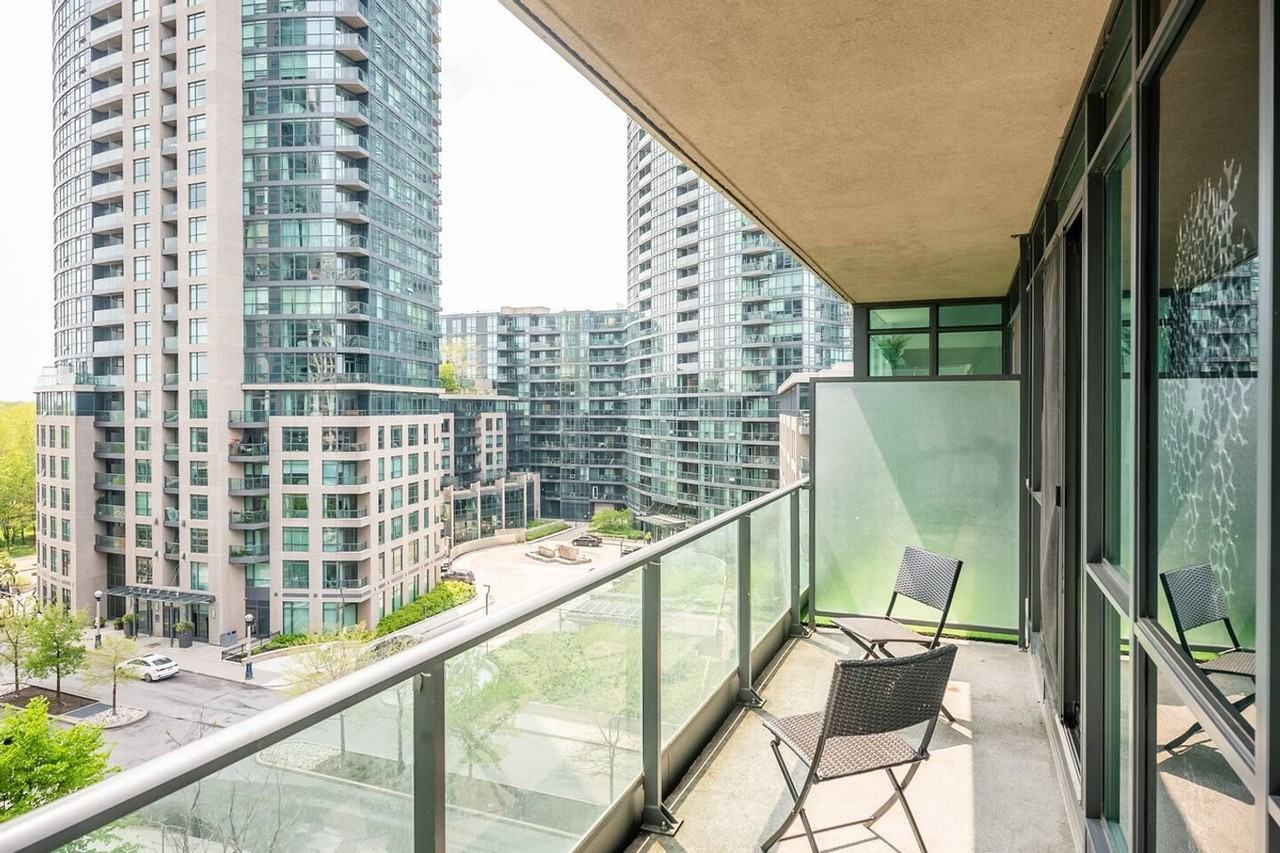 215 Fort York Blvd #1037053P - Photo 3 of 21