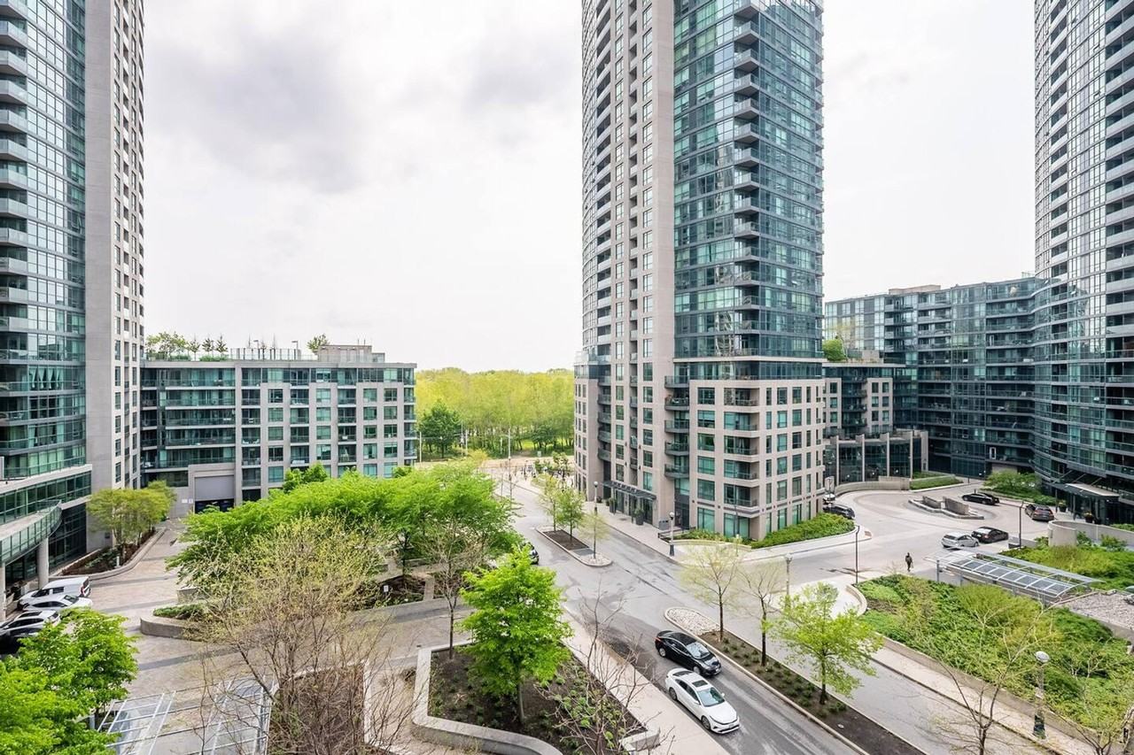 215 Fort York Blvd #1037053P - Photo 4 of 21