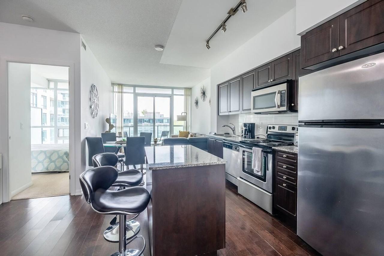 215 Fort York Blvd #1037053P - Photo 7 of 21