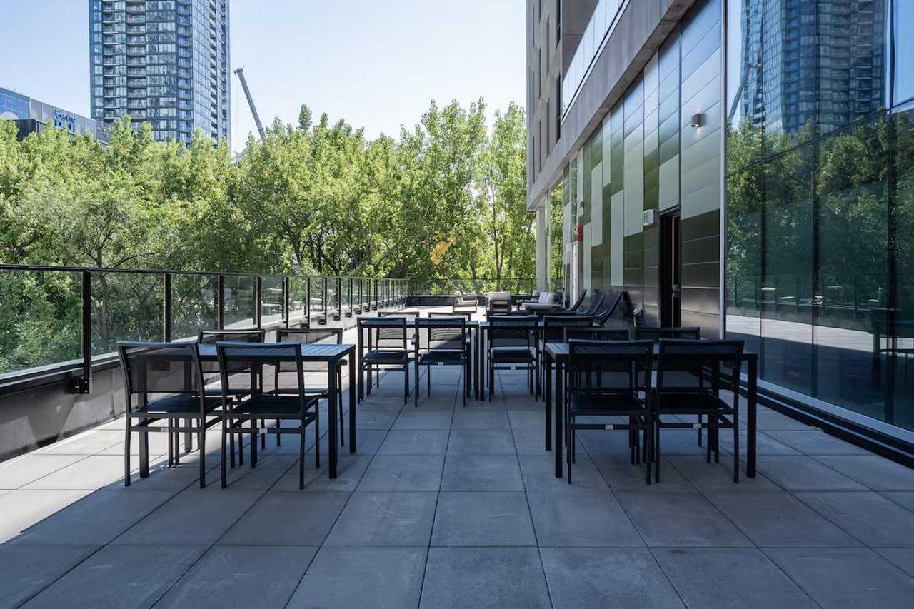 1020 Rue De La Montagne #1261793P - Photo 6 of 43