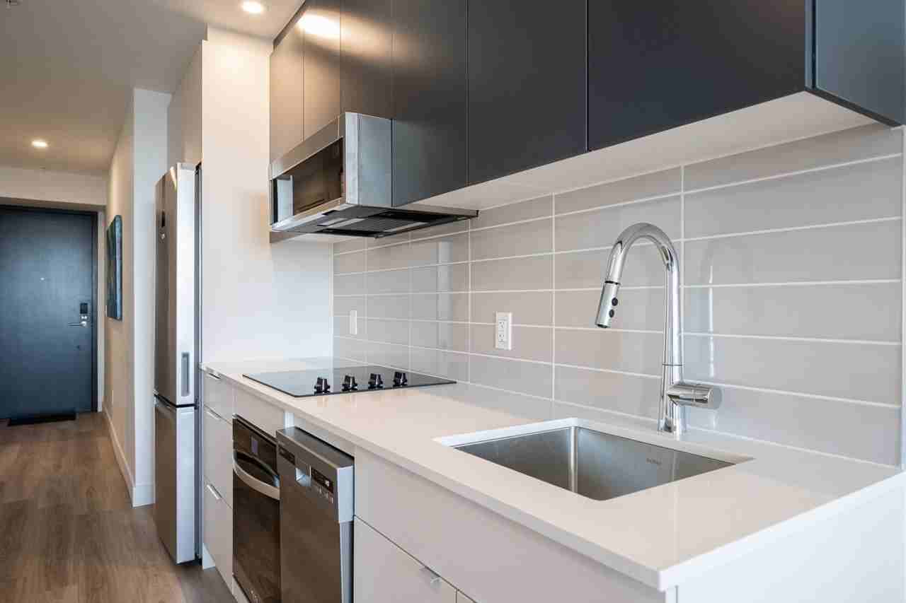 1020 Rue De La Montagne #1261793P - Photo 7 of 43