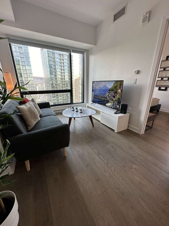 1070 Rue Drummond #1261848P - Photo 7 of 39