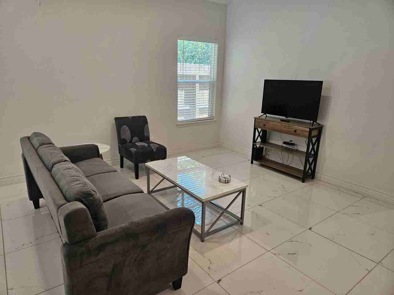 702 5th St #1268422P - Photo 7 of 22