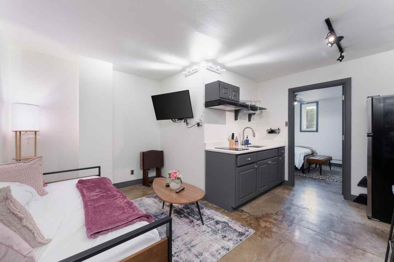 201 S Chaparral St #1268442P - Photo 5 of 31