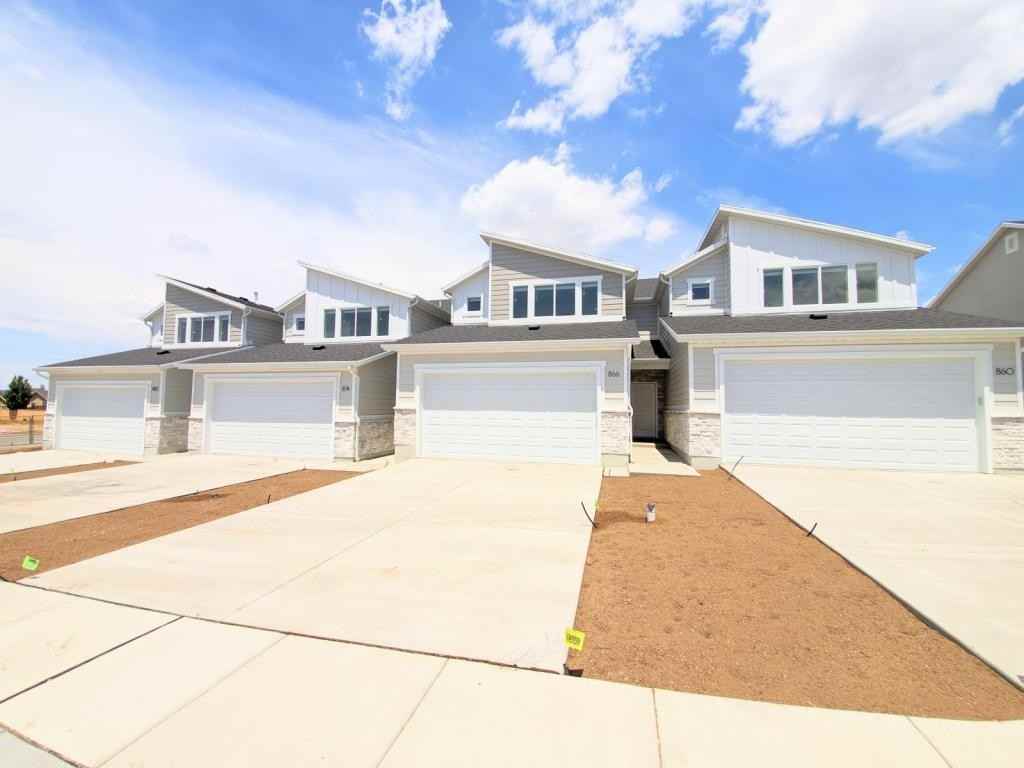 1035 W 600 S - Photo 2 of 13
