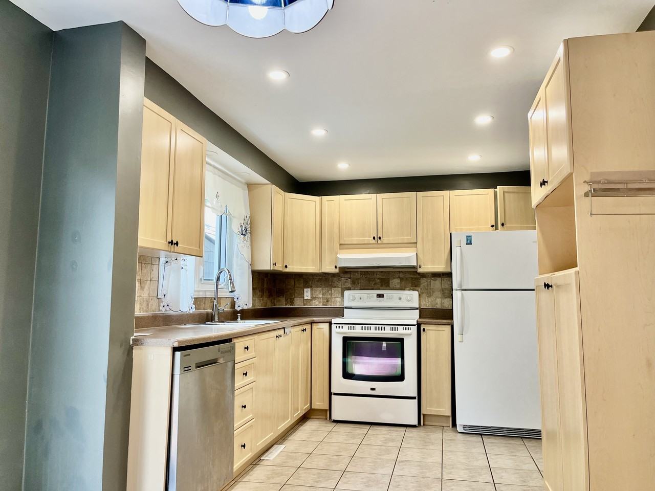 1843 Prestwick Drive - Photo 3 of 17