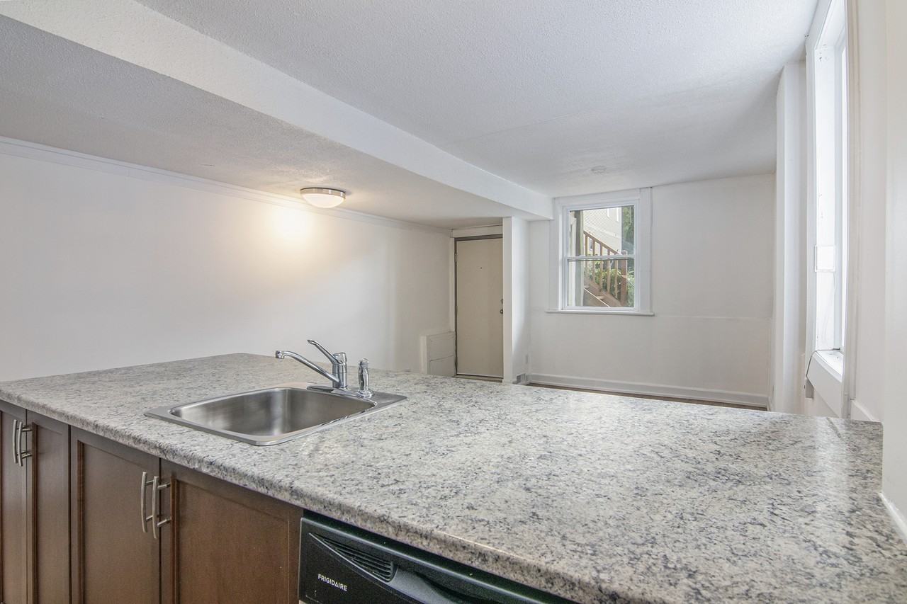 91-93 Melrose Ave - Photo 3 of 7