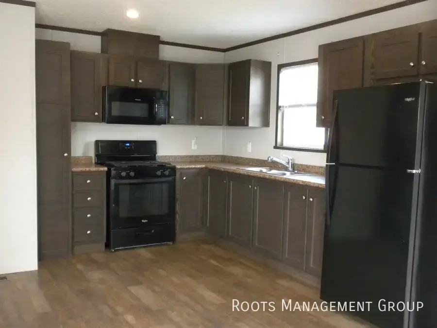 702 Holmes Dr #195 - Photo 2 of 11