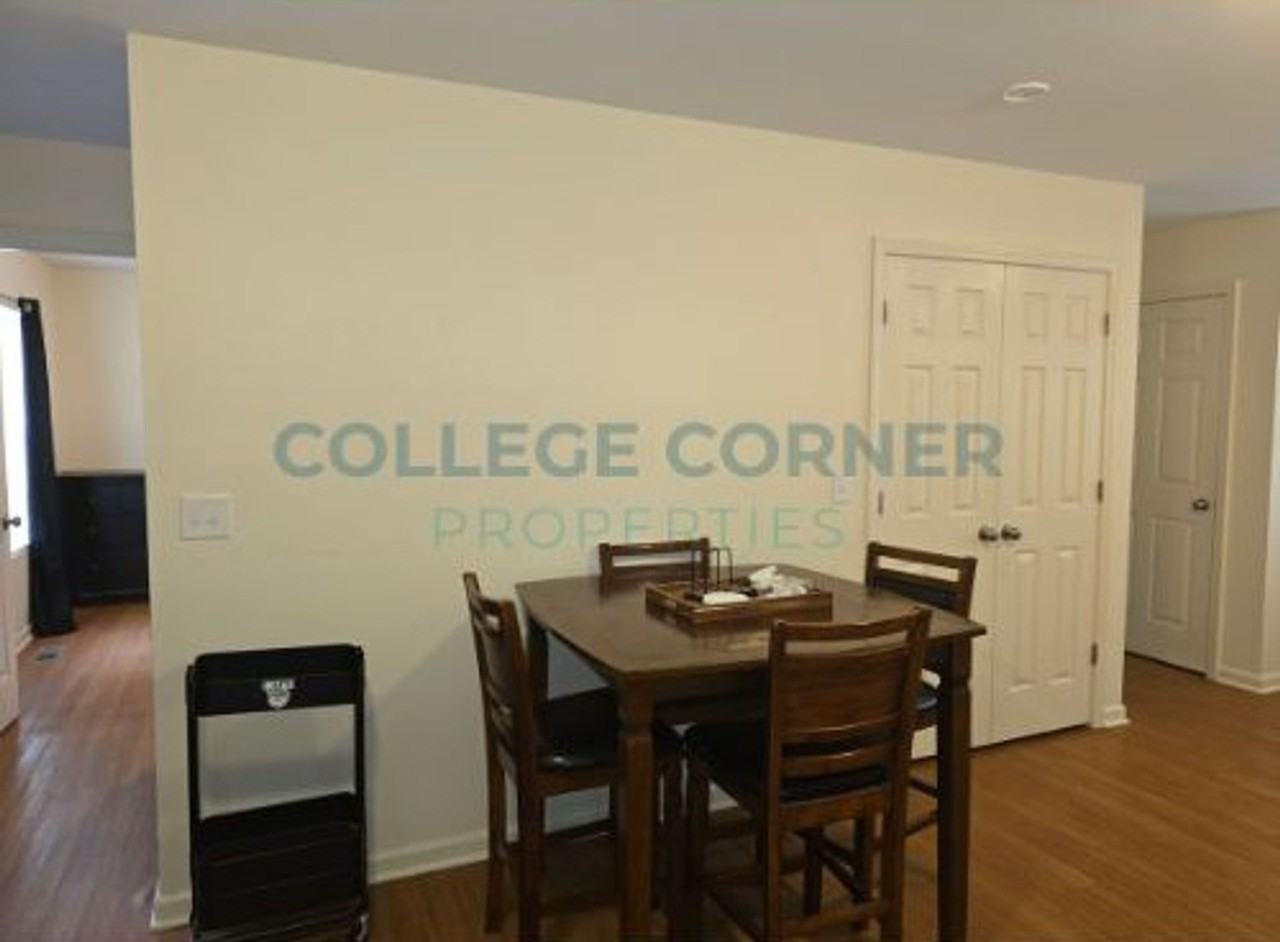 1048 Ranch Dr - Photo 4 of 21