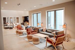 featured image of 1800 W Pensacola St