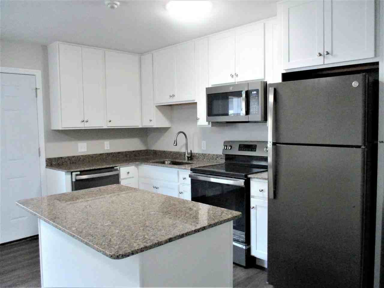 Newbury Apartment Homes - Photo 3 of 25