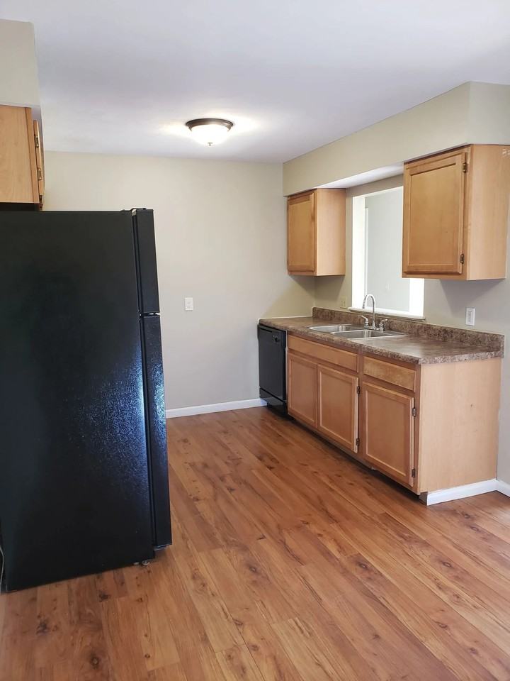 Newbury Apartment Homes - Photo 4 of 25