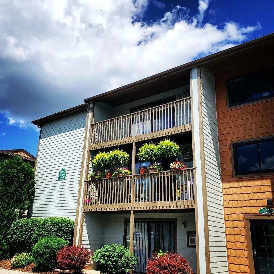 Newbury Apartment Homes - Photo 5 of 25