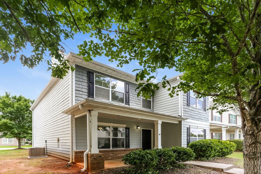 182 Stillwood Dr - Photo 4 of 17