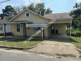 featured image of 902 Cole St