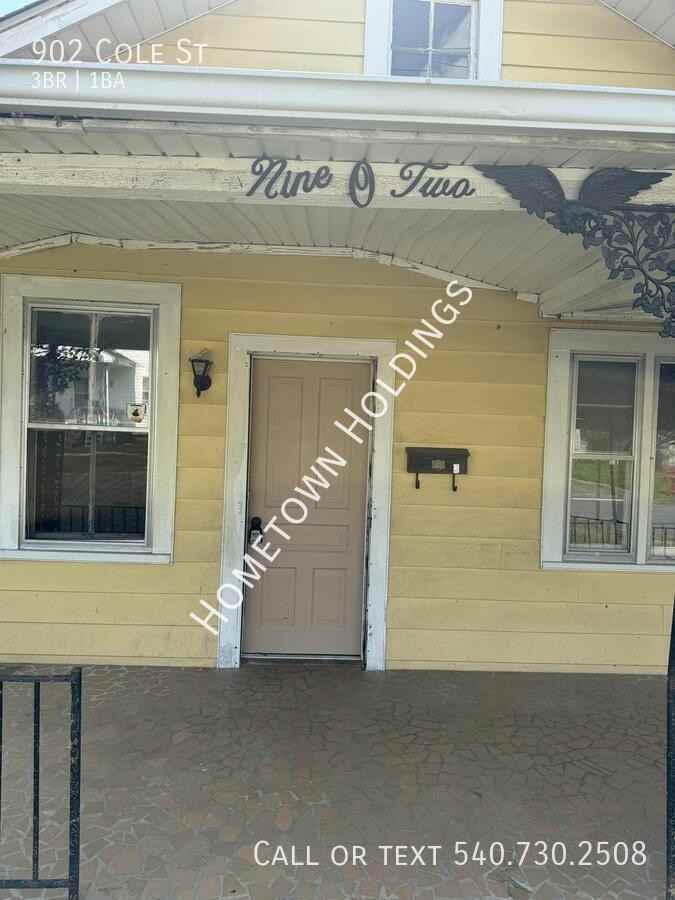 902 Cole St - Photo 2 of 8