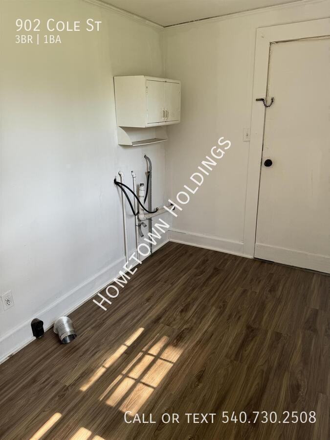 902 Cole St - Photo 6 of 8