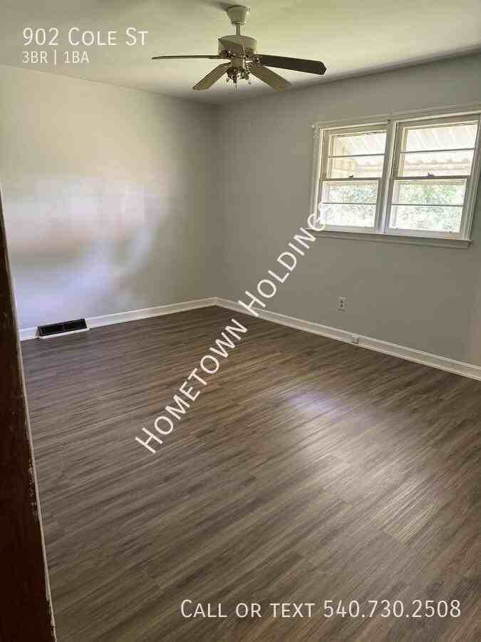 902 Cole St - Photo 7 of 8