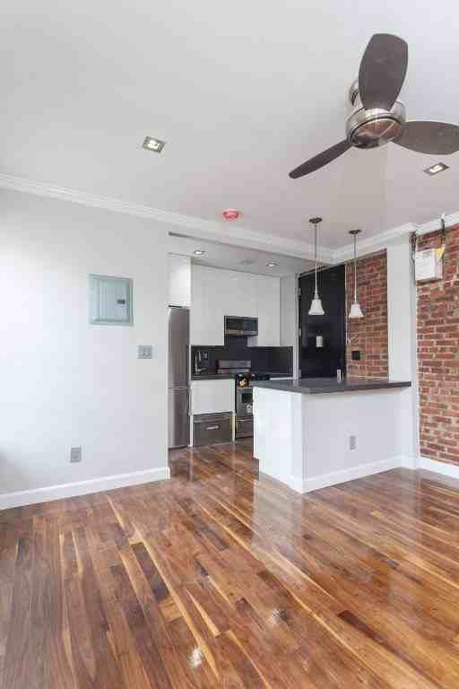 1600 Tomlinson Ave #5 - Photo 2 of 6