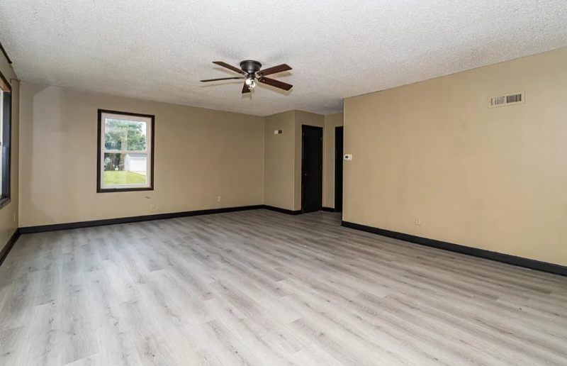 327 S Cedar St - Photo 2 of 18