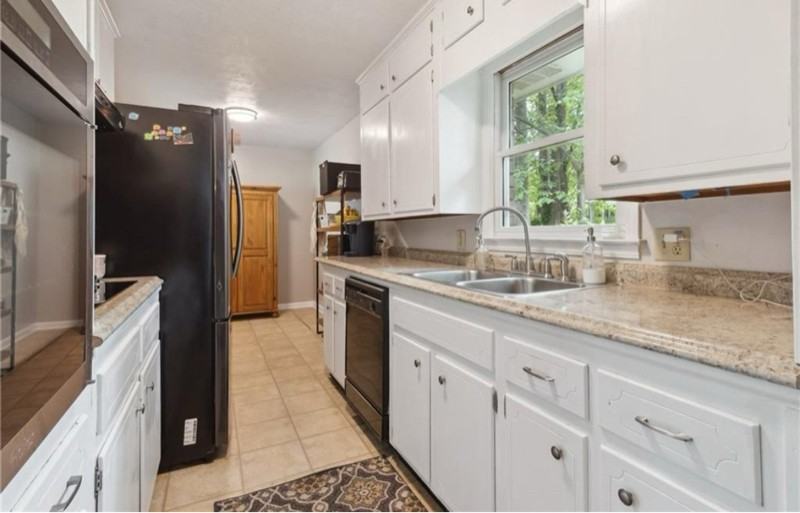 3925 Chicamauga Drive Northeast - Photo 4 of 17