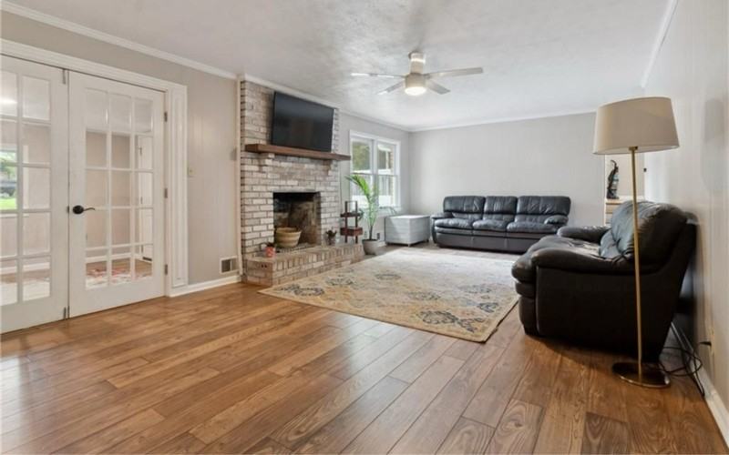 3925 Chicamauga Drive Northeast - Photo 5 of 17