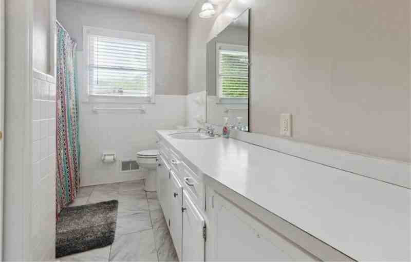 3925 Chicamauga Drive Northeast - Photo 7 of 17