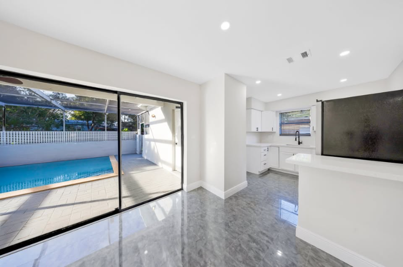 6460 Perry St - Photo 2 of 8