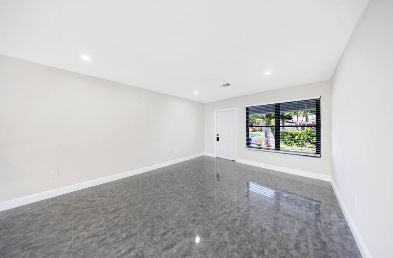 6460 Perry St - Photo 3 of 8