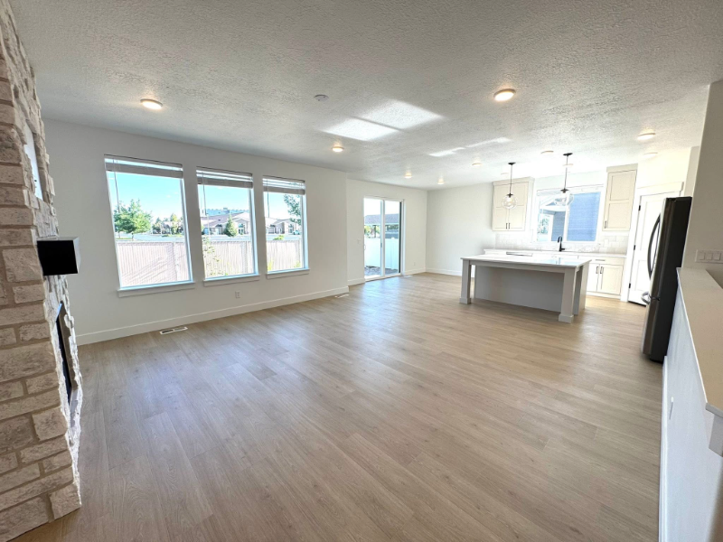 1360 En Logan Ut - Photo 2 of 20