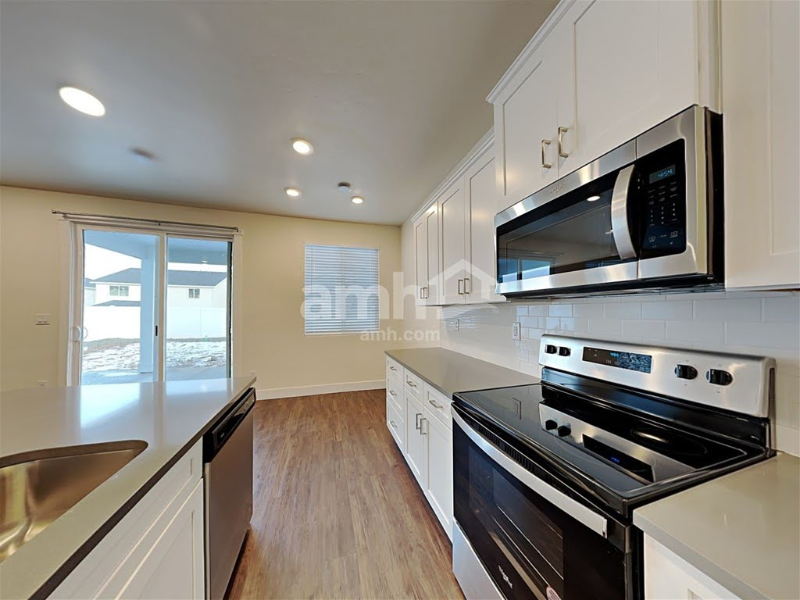 1461 W Afton St - Photo 2 of 10