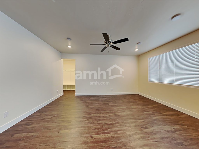 1461 W Afton St - Photo 3 of 10