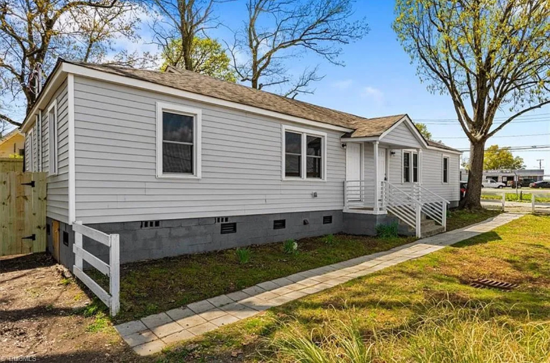 3064 Indiana Ave #3064A - Photo 3 of 14