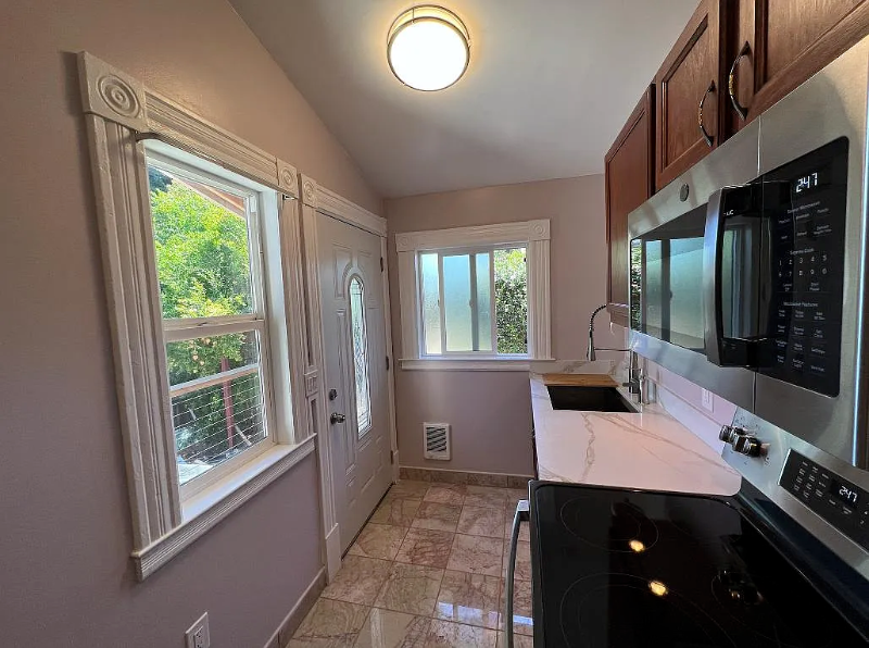 1033 S 8th St #B - Photo 2 of 19