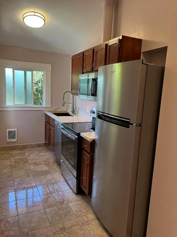 1033 S 8th St #B - Photo 3 of 19