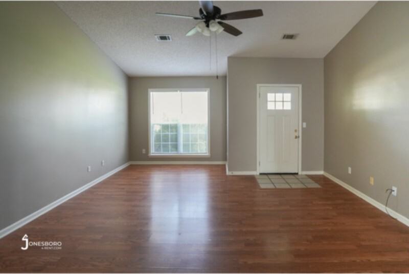 2124 Sheffield Dr - Photo 2 of 15