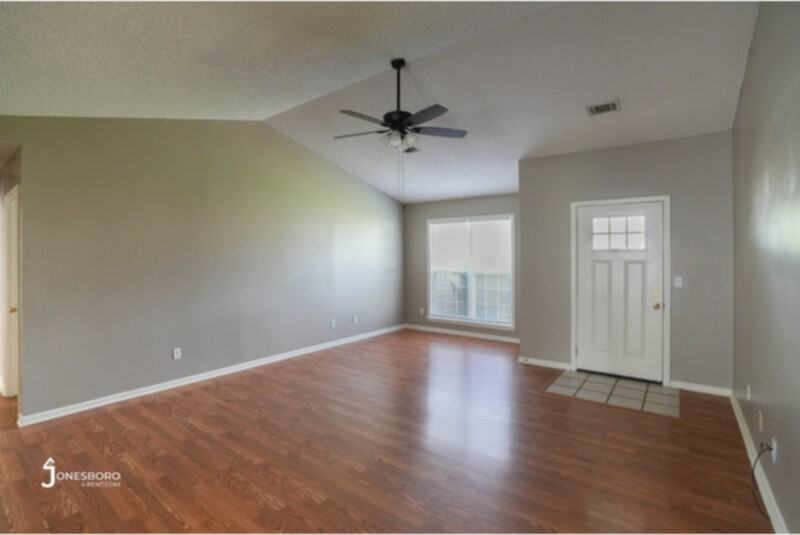 2124 Sheffield Dr - Photo 3 of 15