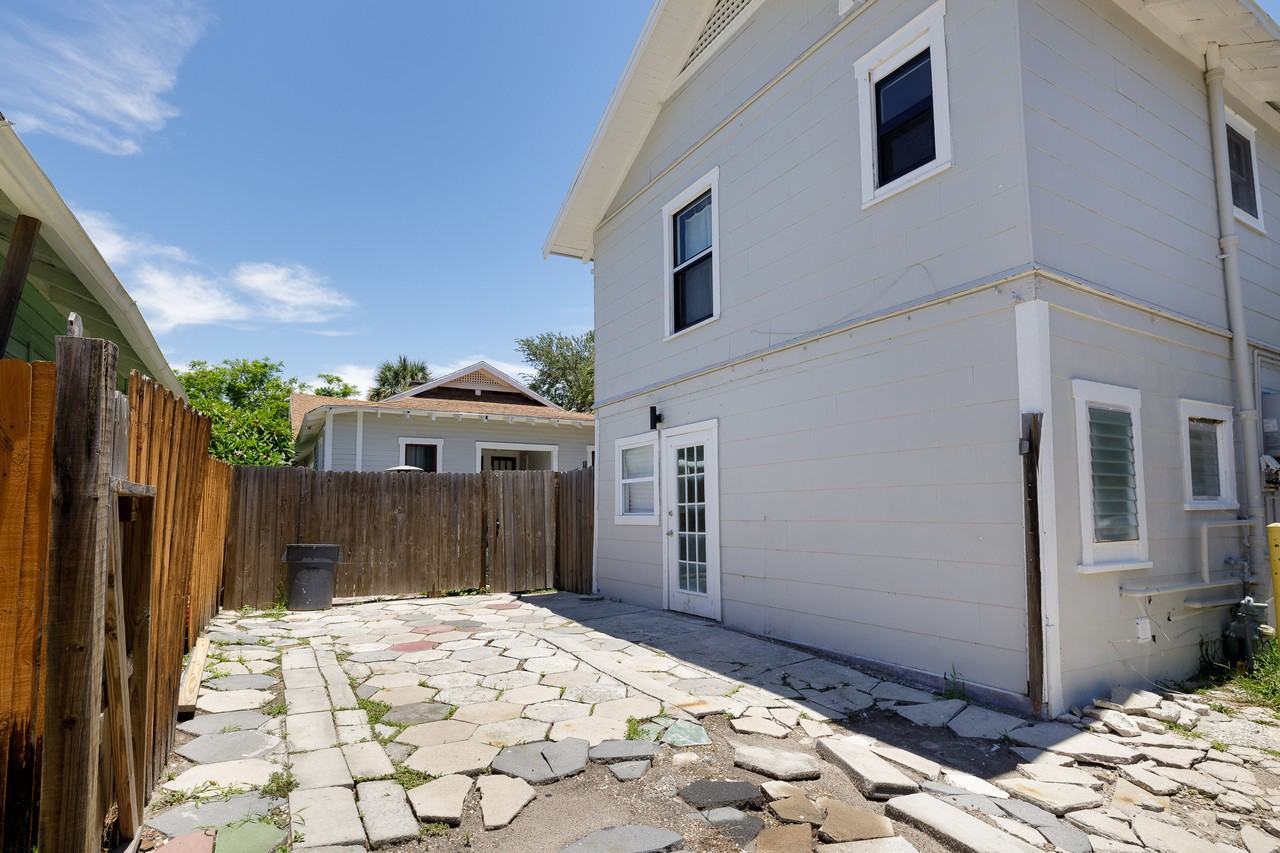 618 7th Ave N #A - Photo 6 of 13