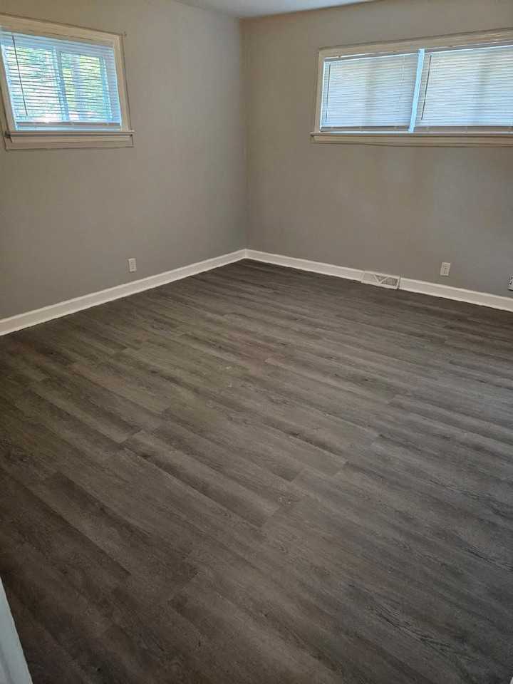 1719 Russell Ave #2 - Photo 3 of 4